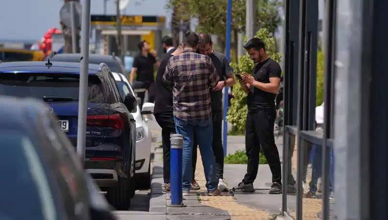 Depremde Panikle Balkondan Atlayanlar Yaralandı: Olayın Detayları