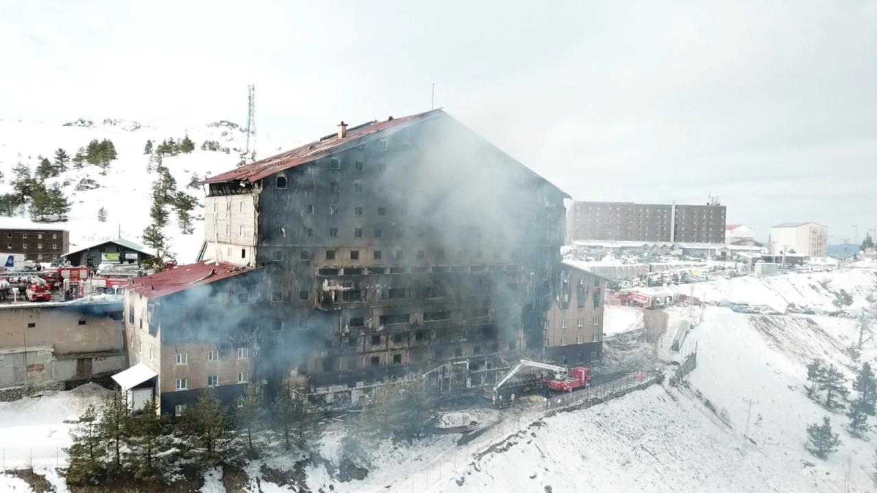 Oteli yangında zarar görenler paylaşımlarını istiyor.