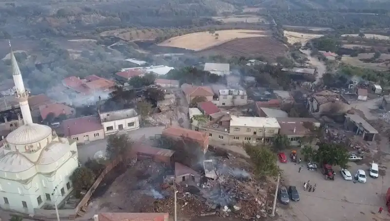 Çanakkale'de Orman Yangını Korkuttu: Havadan Çekimler Şok Edici Gözler Önüne Serildi