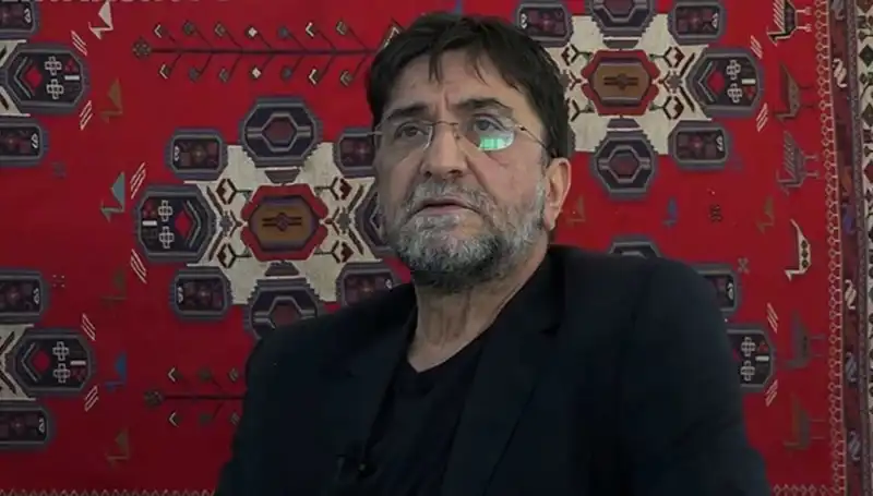 Ünlü Gazeteci Nihat Genç Hayatını Kaybetti: Türk Medyası Bir Yıldızını Kaybetti