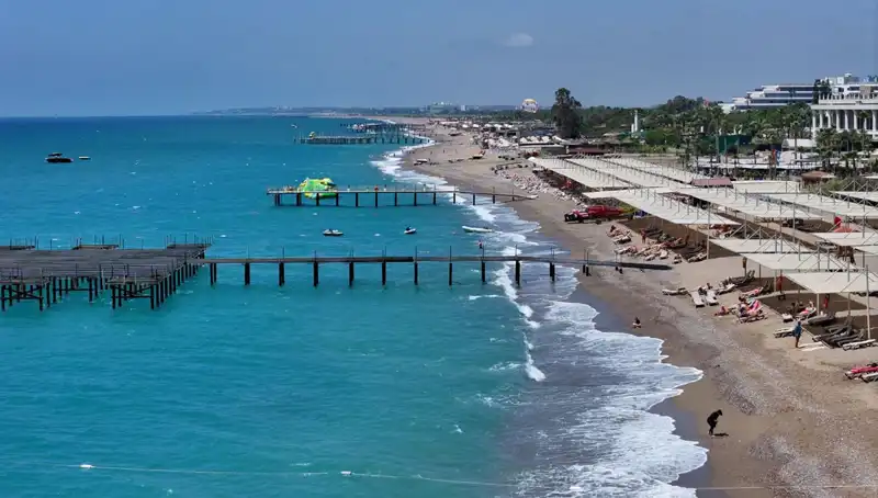 Antalya Sahillerinde Güneşli Havanın Keyfini Çıkarın: Eşsiz Bir Yaz Bekliyor