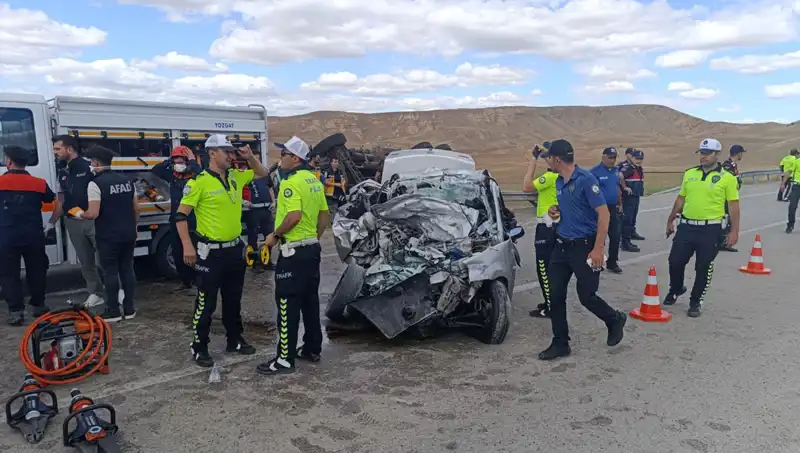 Yozgat'ta Korkunç Trafik Kazası: 3 Can Hayatını Kaybetti, 2 Yaralı