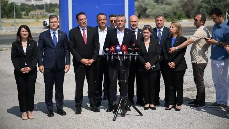 Özgür Özel, TUSAŞ Ziyaretinde Yerli Uçak Projelerini Değerlendirdi