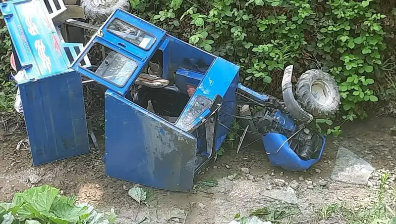 Kontrolden Çıkan Pat Pat Aracın Dereye Devrilmesi: İki Kişi Yaralandı