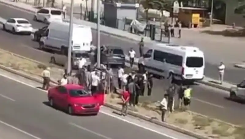 Yolda Dikkatsizliğin Bedeli: Yayaya Otomobil Çarptı
