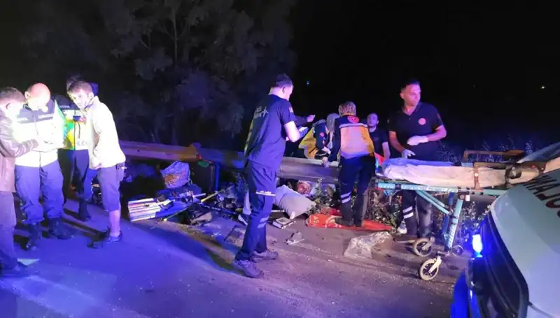 Minibüs Kazasında Şans Eseri Hayatlarını Kayıp Etti