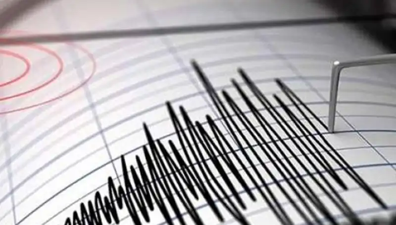 Sındırgı’da 4,3 Büyüklüğünde Deprem: Halk Panik İçinde Sokaklara Döküldü
