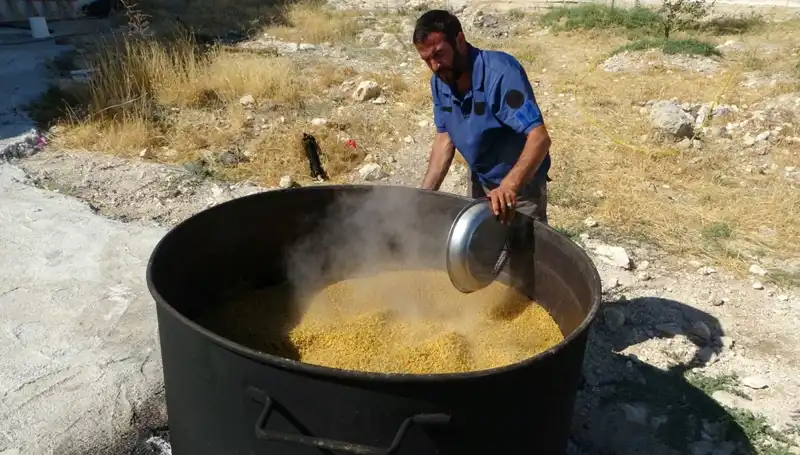 Ağustos’ta Başlayan Coşku: Kazanlar Kaynamaya, Festivaller Şehrini Sarhoş Ediyor!