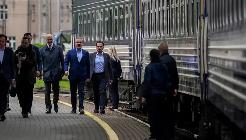 Dışişleri Bakanı Fidan Ukrayna'da Diplomatik Temaslarda Bulundu