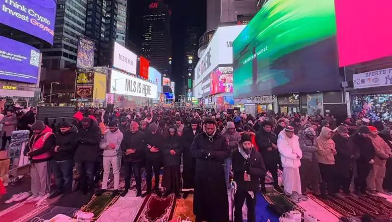 New York Times Meydanı’nda Anlamlı Teravih Namazı Etkinliği Gerçekleşti