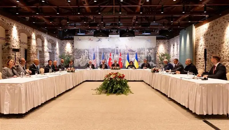 Barış Masasında Kritik Gün: Üçlü Toplantı Süreci Başladı