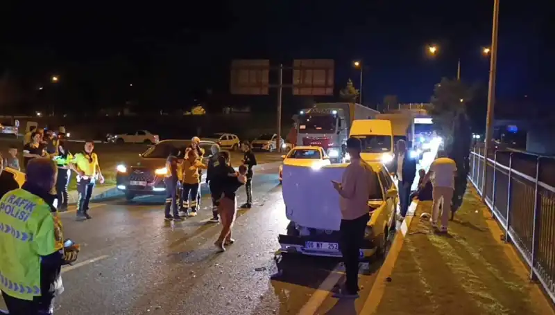 Otoyolda Geri Dönüş Yaparken Kuralları İhlal Eden Araç Kazaya Sebep Oldu