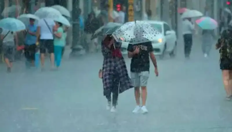 Meteoroloji'den Acil Uyarı: Yangın Bölgesinde Rüzgar, İstanbul'da Şiddetli Yağış Bekleniyor