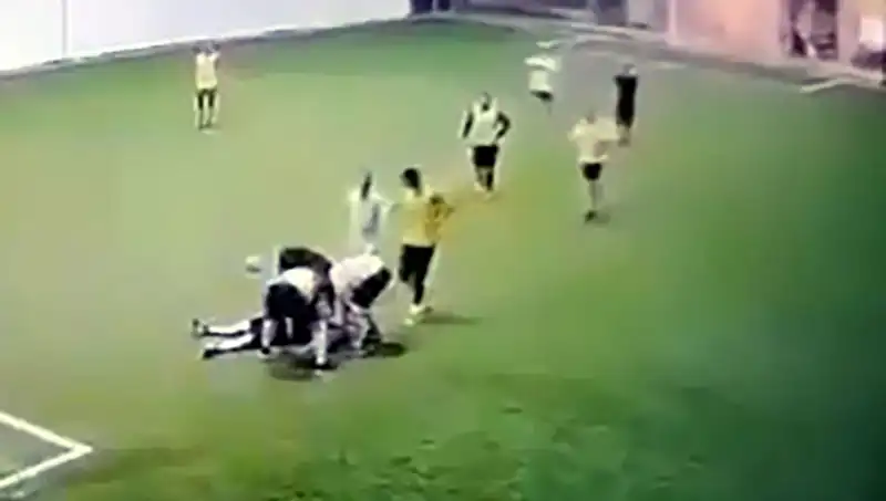 Adana'da Halı Sahada Dram: 3 Çocuk Babası Hayatını Kaybetti