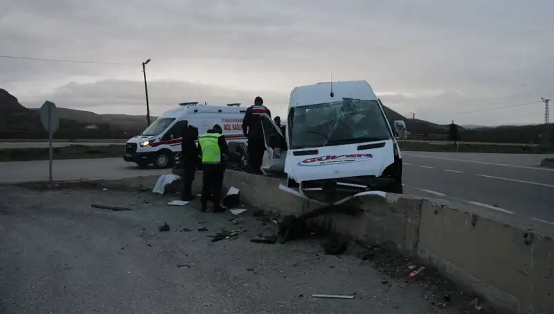 İşçi Servisinin İstinad Duvarına Çarpması: Kaza Anı ve Sonrası