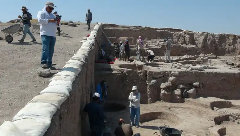 Oylum Höyük'te Sıcak Havaya Rağmen Kazı Çalışmaları Durmaksızın Devam Ediyor