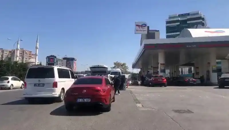 Deprem Sonrası Akaryakıt İstasyonlarında Uzun Kuyruklar! Nedenleri ve Etkileri