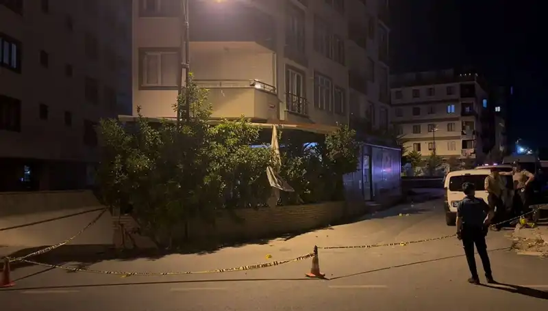 İstanbul'daki Kafeye Silahlı Saldırı: 3 Yaralı, Olayın Ardında Neler Var?