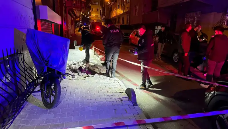 Küçükçekmece'de Plakasız Motosikletle Şok Saldırı: Güvenlik Kameraları Kaydetti