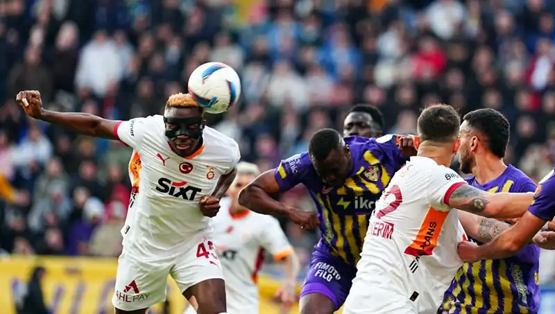 Galatasaray'da Şov Yapan Futbolcu: "Adam Oynamıyor, Adeta Resital Yapıyor!"