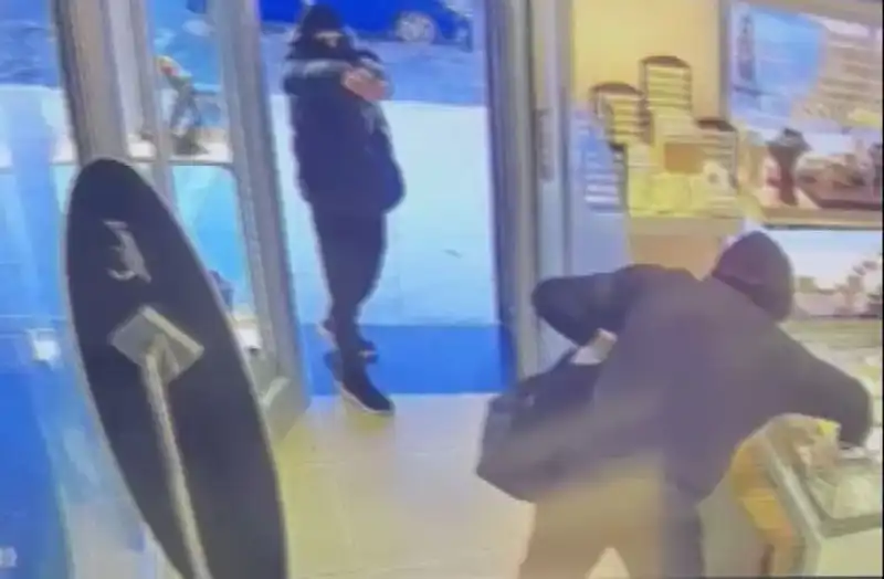 Ümraniye'de Maskeli Soygun Girişimi: Büyükyalı'da Panik Anları