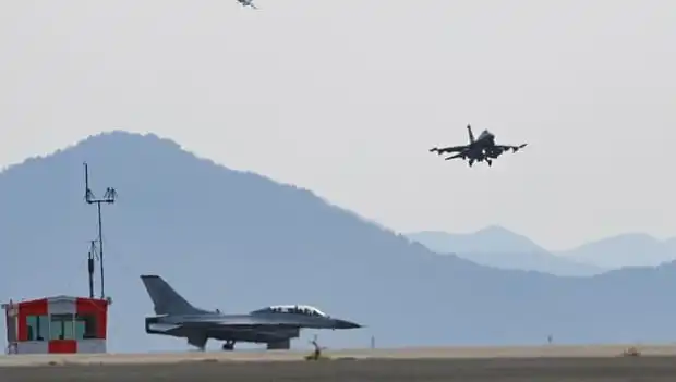 Güney Kore'de Tatbikat Sırasında Savaş Uçağı Köyü Bombaladı: Yaralılar Var
