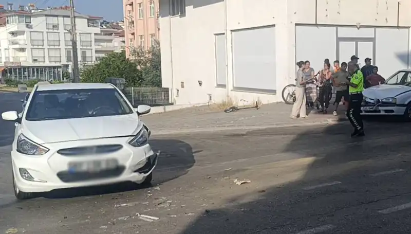 Antalya'da İki Otomobil Çarpıştı: Yaralılar ve Kaza Anının Şok Edici Detayları