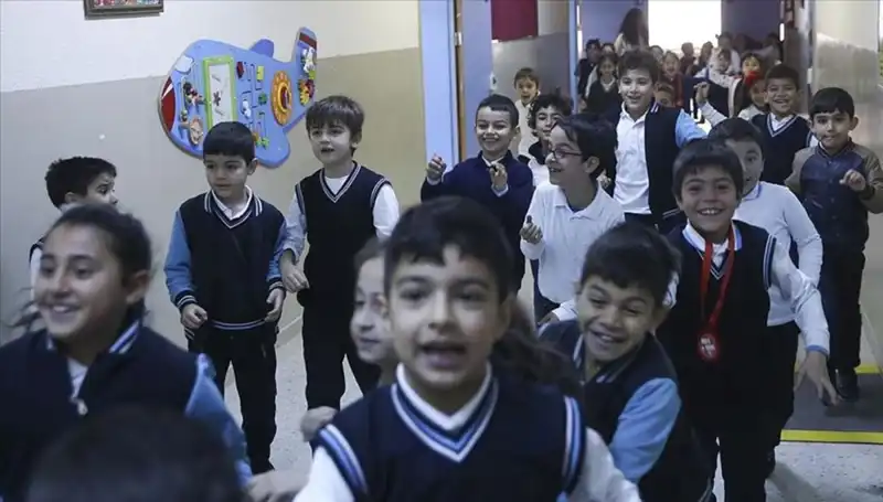 2025 Okul Açılış Tarihleri ve Tatil Takvimi: Öğrencileri Neler Bekliyor?