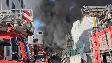 Tuzla'da Fabrika Yangını: Yangın Kontrol Altına Alındı, Neler Yaşandı?