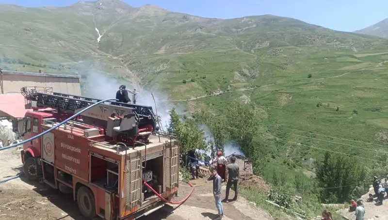 Van’da Korkunç Yangın: Evdeki Küçük Can Hayatını Kaybetti
